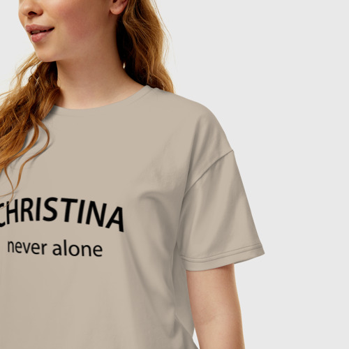 Женская футболка хлопок Oversize с принтом Christina never alone - motto, фото на моделе #1