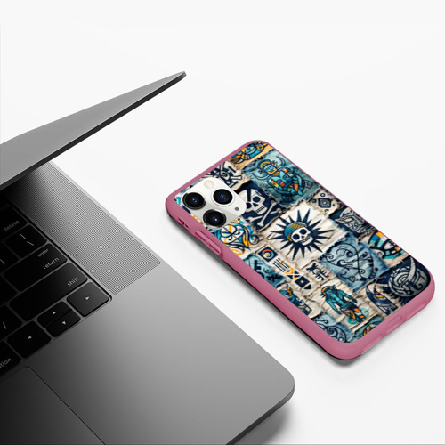 Чехол для iPhone 11 Pro матовый Пэчворк деним с пиратами, цвет малиновый - фото 5