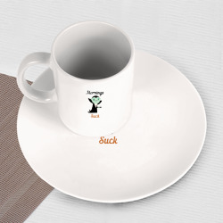 Набор: тарелка кружка с принтом Вампир с чашкой кофе для любого человека, вид спереди №3. Цвет основы: белый