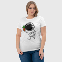 Футболка с принтом Космонавт флорист для женщины, вид на модели спереди №4. Цвет основы: белый