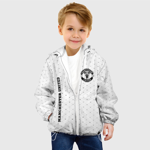 Детская куртка 3D с принтом Manchester United sport на светлом фоне вертикально, фото на моделе #1