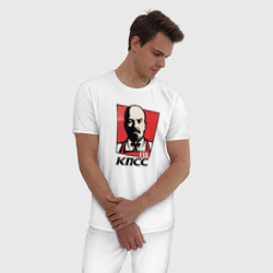 Пижама с принтом Владимир Ленин революционер для мужчины, вид на модели спереди №2. Цвет основы: белый