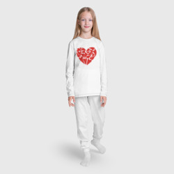 Пижама с принтом Hearts of love для ребенка, вид на модели спереди №3. Цвет основы: белый