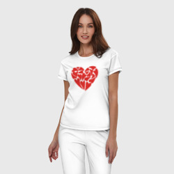 Пижама с принтом Hearts of love для женщины, вид на модели спереди №2. Цвет основы: белый