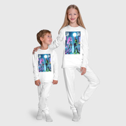 Пижама с принтом Барби и Кен в ночном городе - неон для ребенка, вид на модели спереди №5. Цвет основы: белый