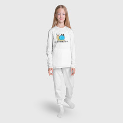 Пижама с принтом Милая улитка с надписью: бегу уже для ребенка, вид на модели спереди №3. Цвет основы: белый