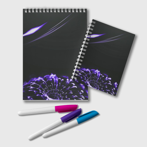 Блокноты с принтом Неоновый фиолетовый цветок в темноте, вид спереди №1