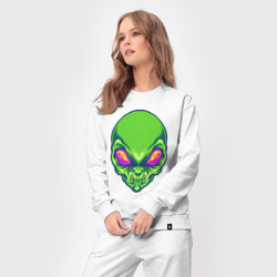 Костюм с принтом Голова зелёного пришельца для женщины, вид на модели спереди №3. Цвет основы: белый