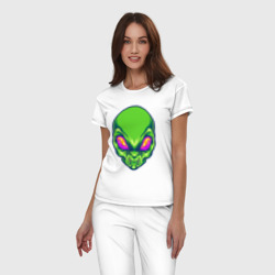 Пижама с принтом Голова зелёного пришельца для женщины, вид на модели спереди №2. Цвет основы: белый