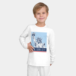 Пижама с принтом Style New York для ребенка, вид на модели спереди №2. Цвет основы: белый