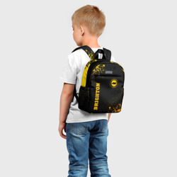 Рюкзак с принтом Brighton - gold gradient вертикально для ребенка, вид на модели спереди №2. Цвет основы: белый