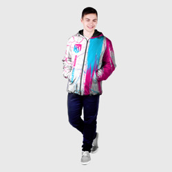 Куртка с принтом Atletico Madrid neon gradient style по-вертикали для мужчины, вид на модели спереди №2. Цвет основы: черный