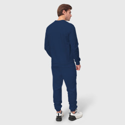 Костюм с принтом Гусинная мода для мужчины, вид на модели сзади №2. Цвет основы: темно-синий