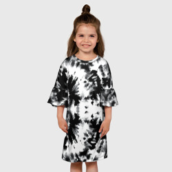 Платье с принтом Серо белый тайдай для ребенка, вид на модели спереди №3. Цвет основы: белый