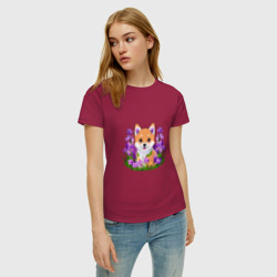 Женская футболка хлопок Щенок Сибу-ину среди сиреневых цветов - фото 2