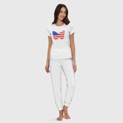 Пижама с принтом Американская бабочка для женщины, вид на модели спереди №3. Цвет основы: белый