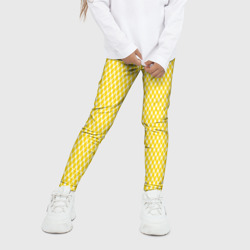Леггинсы с принтом Жёлтый имитация сетки паттерн для ребенка, вид на модели спереди №2. Цвет основы: белый