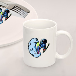 Набор: тарелка кружка с принтом Прыжок космонавта на лыжах с Месяца для любого человека, вид спереди №2. Цвет основы: белый