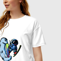 Футболка с принтом Прыжок космонавта на лыжах с Месяца для женщины, вид на модели спереди №2. Цвет основы: белый