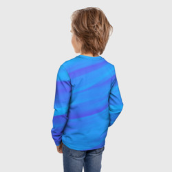 Лонгслив с принтом Россия - синие волны для ребенка, вид на модели сзади №2. Цвет основы: белый