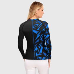 Рашгард с принтом Россия - синяя абстракция для женщины, вид на модели сзади №2. Цвет основы: белый