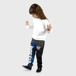 Брюки с принтом Россия - синяя абстракция для ребенка, вид на модели спереди №2. Цвет основы: черный