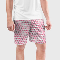 Шорты с принтом Серо-розовый паттерн треугольники для мужчины, вид на модели спереди №2. Цвет основы: белый