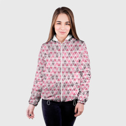 Куртка с принтом Серо-розовый паттерн треугольники для женщины, вид на модели спереди №2. Цвет основы: белый