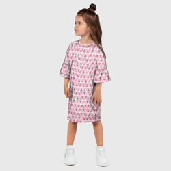 Платье с принтом Серо-розовый паттерн треугольники для ребенка, вид на модели спереди №2. Цвет основы: белый