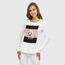 Пижама с принтом Франкс Зеро Ту для женщины, вид на модели спереди №3. Цвет основы: белый