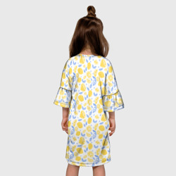 Платье с принтом Летний вайб - паттерн лимонов для ребенка, вид на модели сзади №2. Цвет основы: белый