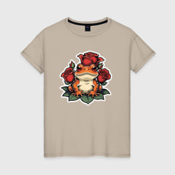 Милая жаба среди красных роз – Женская футболка хлопок с принтом купить со скидкой в -20%