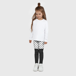 Леггинсы с принтом Белый в чёрный горошек с полосами для ребенка, вид на модели спереди №3. Цвет основы: белый