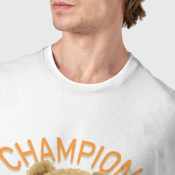 Футболка с принтом Плюшевый медведь чемпион для мужчины, вид на модели спереди №4. Цвет основы: белый