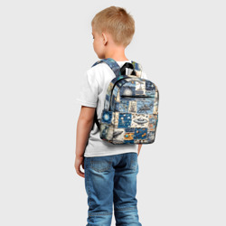 Рюкзак с принтом Джинсовый пэчворк с пришельцами для ребенка, вид на модели спереди №2. Цвет основы: белый