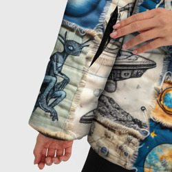 Куртка с принтом Джинсовый пэчворк с пришельцами для женщины, вид на модели спереди №4. Цвет основы: черный