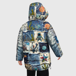 Куртка с принтом Джинсовый пэчворк с пришельцами для женщины, вид на модели сзади №2. Цвет основы: черный