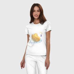 Пижама с принтом Солнечный кот под луной для женщины, вид на модели спереди №2. Цвет основы: белый