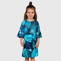Платье с принтом Аквамарин камни минералы крупный план для ребенка, вид на модели спереди №3. Цвет основы: белый