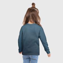Лонгслив с принтом Знак мира в ладони для ребенка, вид на модели сзади №3. Цвет основы: белый
