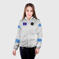 Куртка с принтом Скафандр 03-М для женщины, вид на модели спереди №2. Цвет основы: белый