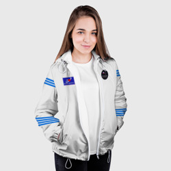 Куртка с принтом Скафандр 03-М для женщины, вид на модели спереди №3. Цвет основы: белый