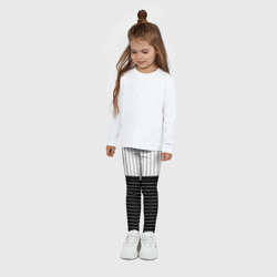 Леггинсы с принтом Полосатый чёрно-белый для ребенка, вид на модели спереди №3. Цвет основы: белый