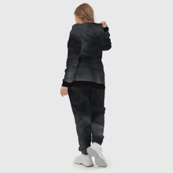 Костюм с принтом Тёмный серый дымчатый для женщины, вид на модели сзади №3. Цвет основы: черный