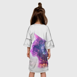 Платье с принтом Кот и город эффект двойной экспозиции для ребенка, вид на модели сзади №2. Цвет основы: белый