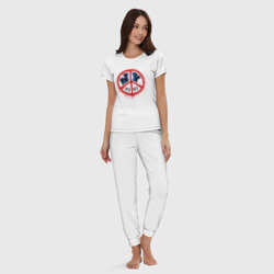 Пижама с принтом NY city peace для женщины, вид на модели спереди №3. Цвет основы: белый