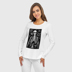 Пижама с принтом Скелет иллюстрация для женщины, вид на модели спереди №3. Цвет основы: белый
