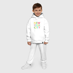 Костюм с принтом New York city colors для ребенка, вид на модели спереди №6. Цвет основы: белый