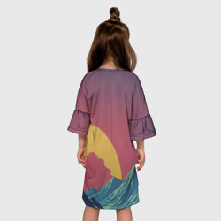 Платье с принтом Абстрактные винтажные горы для ребенка, вид на модели сзади №2. Цвет основы: белый