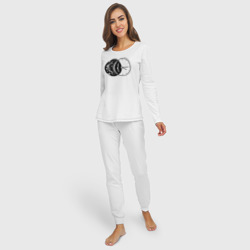 Пижама с принтом Космическое время для женщины, вид на модели спереди №2. Цвет основы: белый